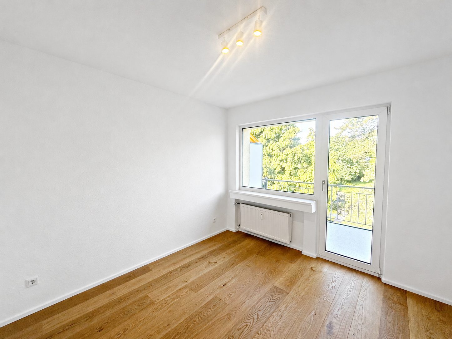 Böcker Wohnimmobilien - Immobilienangebot - Düsseldorf / Wersten - Alle - Wunderschöne Zwei-Zimmerwohnung mit großem Balkon und hochwertiger Ausstattung inkl. Außenstellplatz