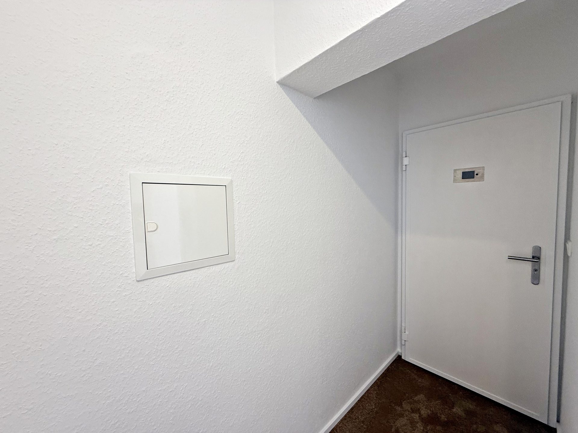 Böcker Wohnimmobilien - Immobilienangebot - Düsseldorf / Wersten - Alle - Wunderschöne Zwei-Zimmerwohnung mit großem Balkon und hochwertiger Ausstattung inkl. Außenstellplatz