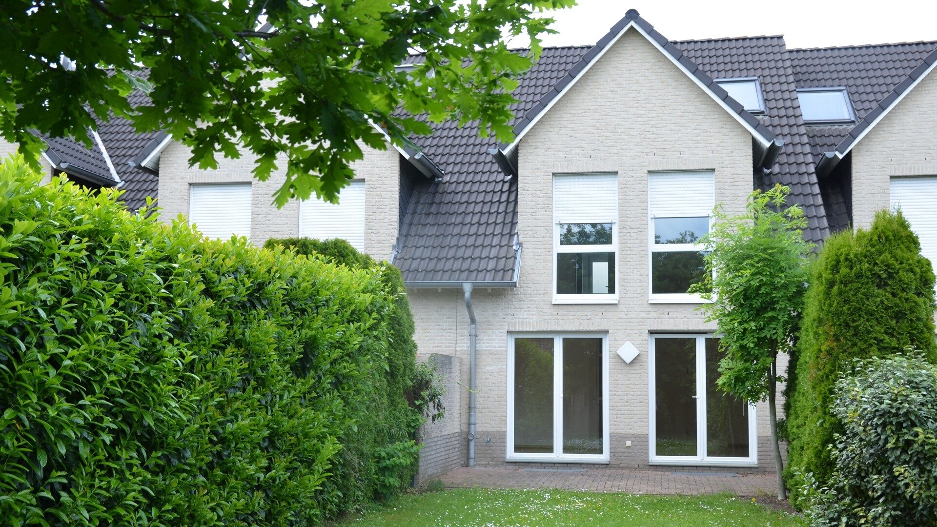 Böcker Wohnimmobilien - Immobilienangebot - Düsseldorf / Einbrungen - Alle - Attraktives Reihenhaus im familienfreundlichen Einbrungen