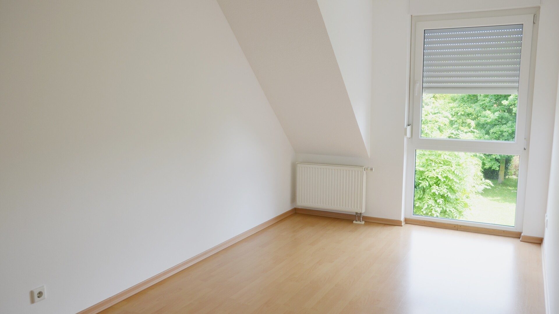 Böcker Wohnimmobilien - Immobilienangebot - Düsseldorf / Einbrungen - Alle - Attraktives Reihenhaus im familienfreundlichen Einbrungen