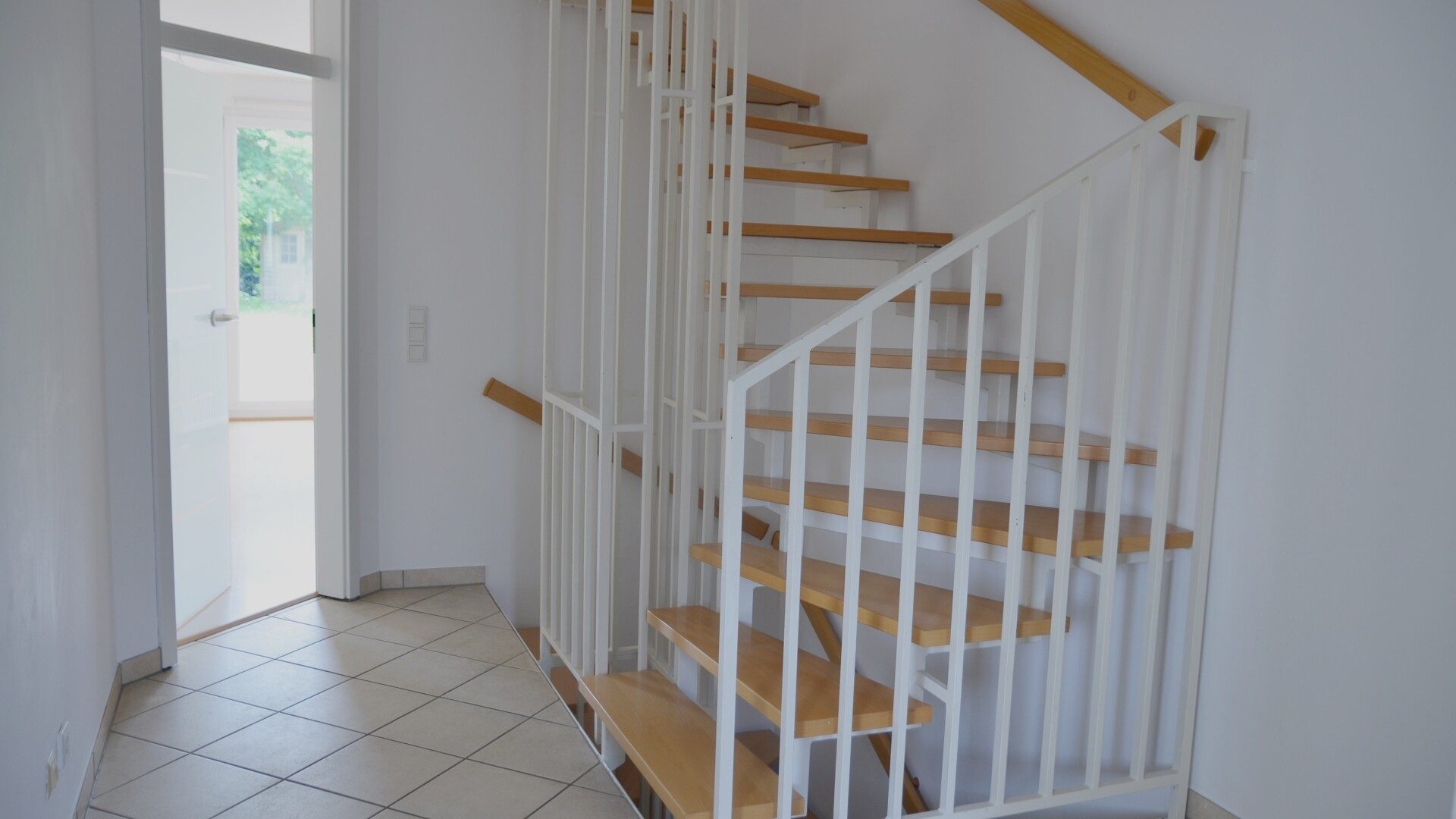 Böcker Wohnimmobilien - Immobilienangebot - Düsseldorf / Einbrungen - Alle - Attraktives Reihenhaus im familienfreundlichen Einbrungen