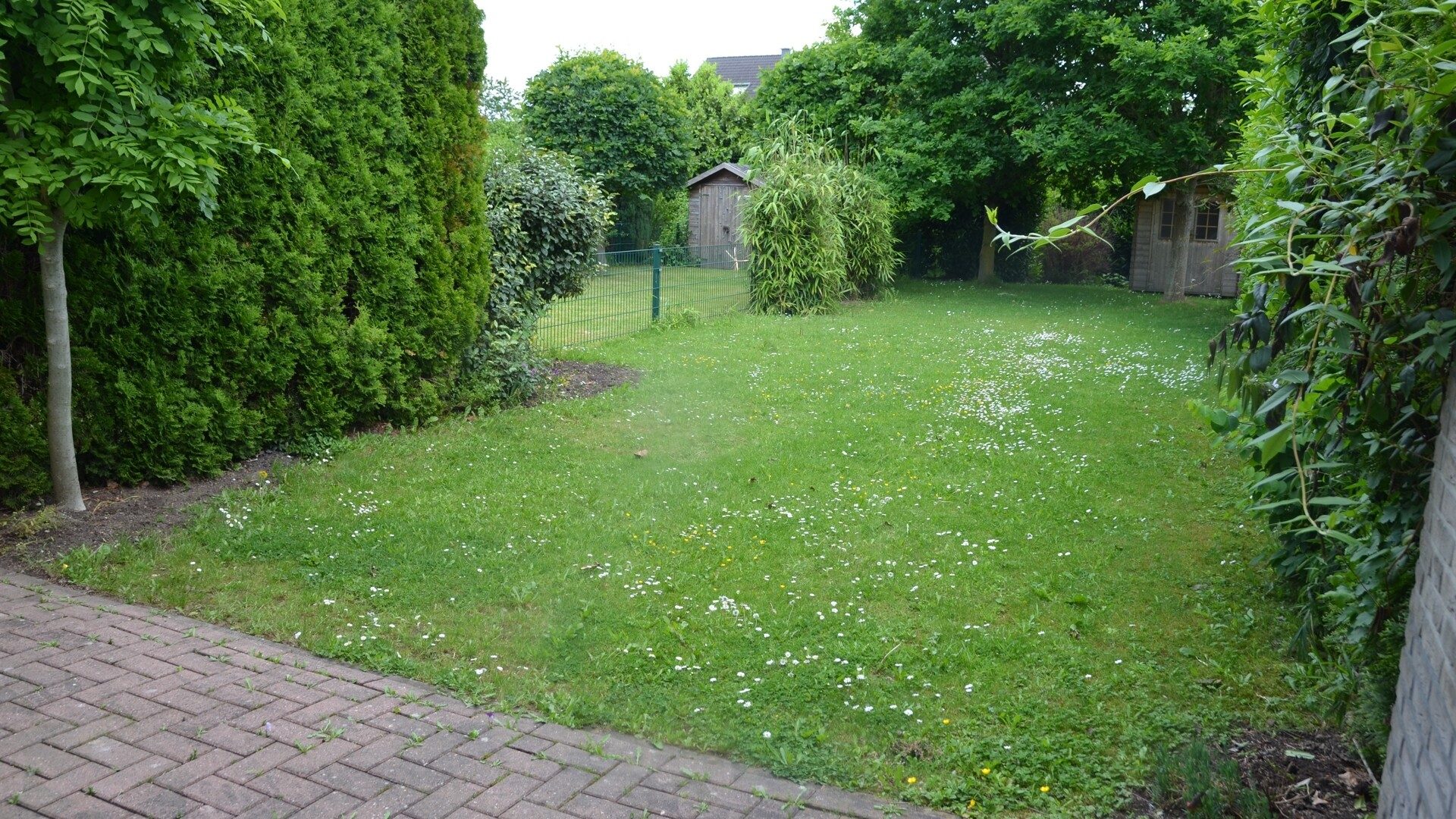 Böcker Wohnimmobilien - Immobilienangebot - Düsseldorf / Einbrungen - Alle - Attraktives Reihenhaus im familienfreundlichen Einbrungen
