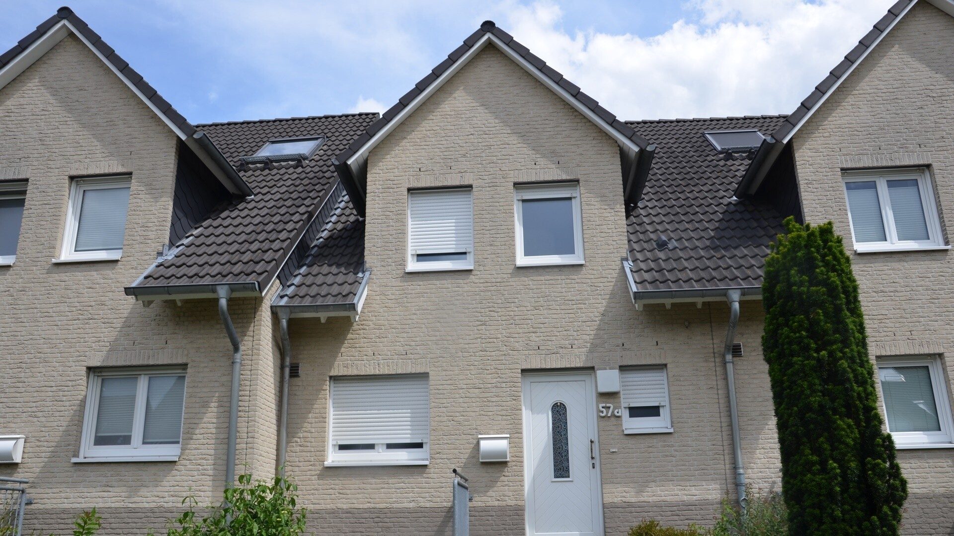 Böcker Wohnimmobilien - Immobilienangebot - Düsseldorf / Einbrungen - Alle - Attraktives Reihenhaus im familienfreundlichen Einbrungen