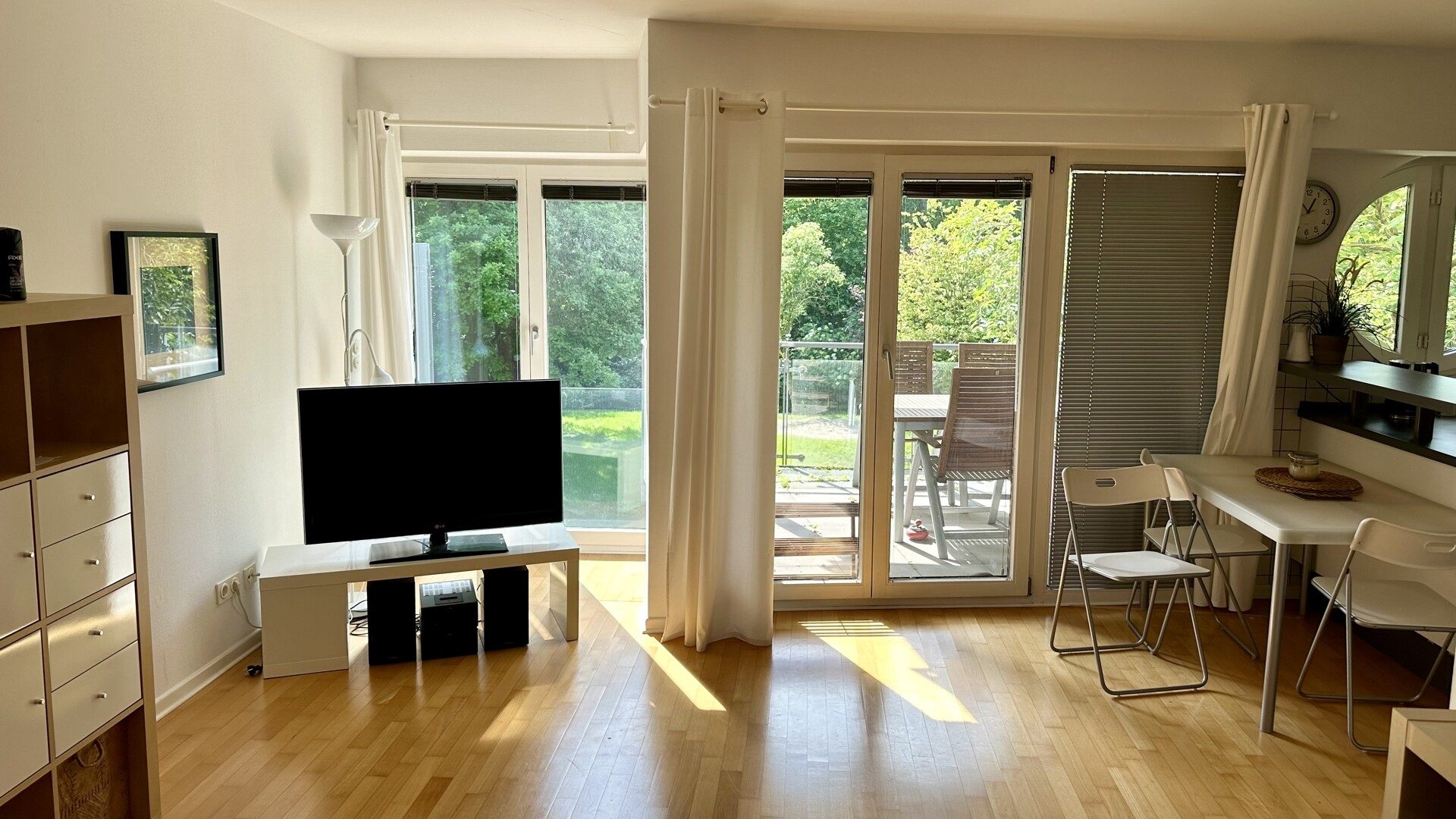 Böcker Wohnimmobilien - Immobilienangebot - Düsseldorf / Kaiserswerth - Alle - Freundliche 2-Zimmerwohnung mit herrlichem Grünblick
