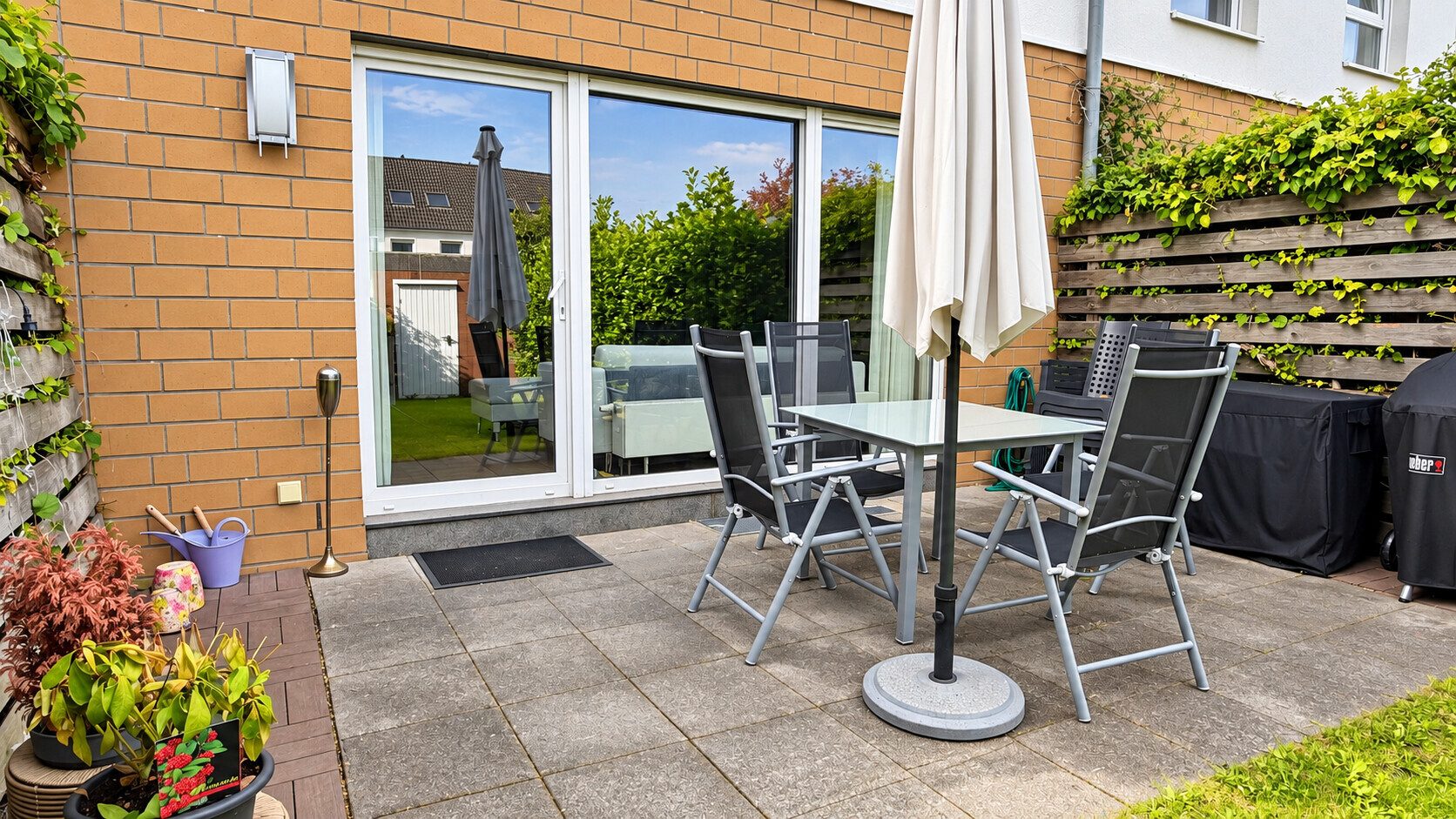 Böcker Wohnimmobilien - Immobilienangebot - Düsseldorf / Einbrungen - Alle - Reihenmittelhaus mit Garten & Dachterrasse in familiärer Umgebung in Einbrungen