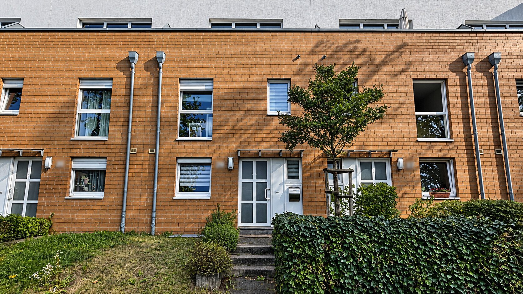 Böcker Wohnimmobilien - Immobilienangebot - Düsseldorf / Einbrungen - Alle - Reihenmittelhaus mit Garten & Dachterrasse in familiärer Umgebung in Einbrungen