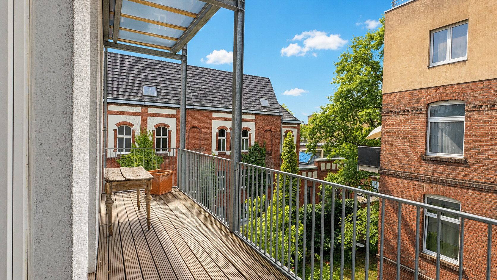 Böcker Wohnimmobilien - Immobilienangebot - Düsseldorf / Pempelfort - Alle - Traumhafte, sanierte Altbauwohnung mit großer Balkonterrasse und flexibler Raumaufteilung