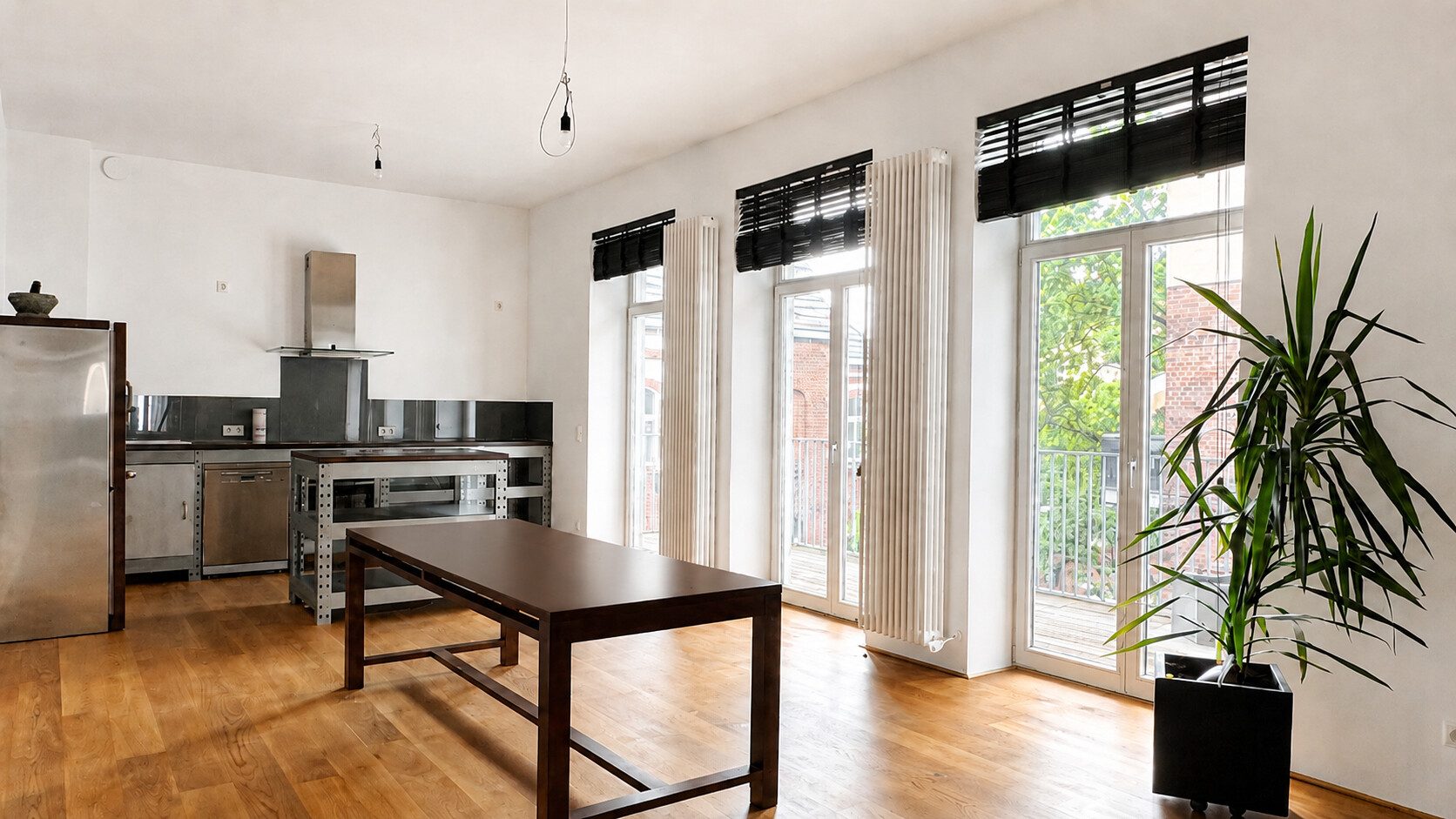Böcker Wohnimmobilien - Immobilienangebot - Düsseldorf / Pempelfort - Alle - Traumhafte, sanierte Altbauwohnung mit großer Balkonterrasse und flexibler Raumaufteilung