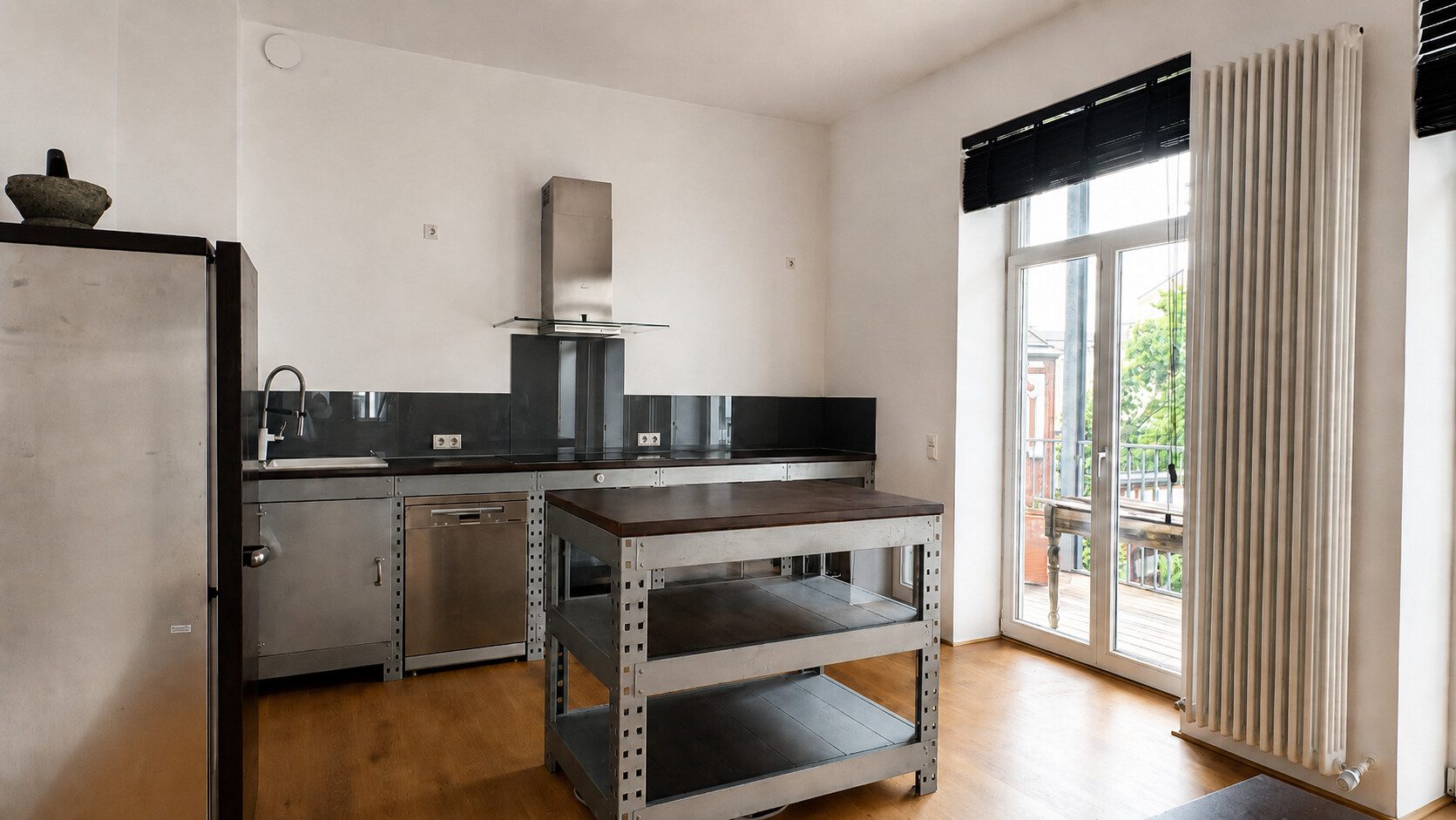 Böcker Wohnimmobilien - Immobilienangebot - Düsseldorf / Pempelfort - Alle - Traumhafte, sanierte Altbauwohnung mit großer Balkonterrasse und flexibler Raumaufteilung