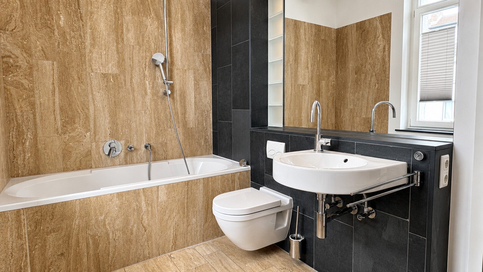 Böcker Wohnimmobilien - Immobilienangebot - Düsseldorf / Pempelfort - Alle - Traumhafte, sanierte Altbauwohnung mit großer Balkonterrasse und flexibler Raumaufteilung