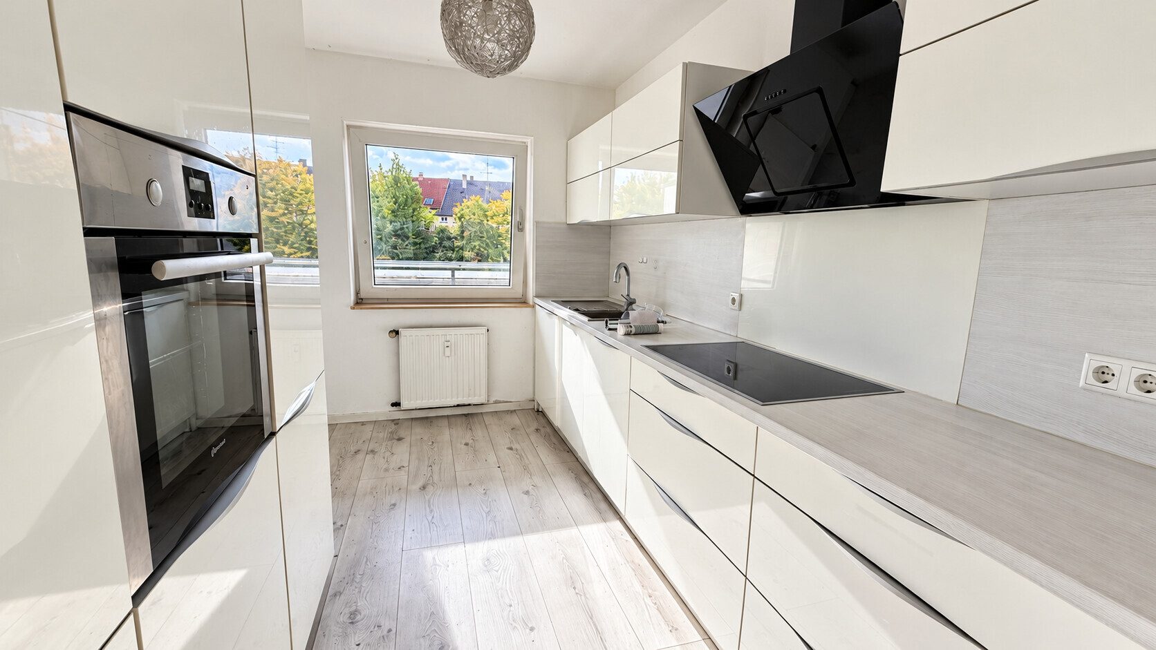 Böcker Wohnimmobilien - Immobilienangebot - Essen - Alle - Helle Wohnung mit Balkon und moderner Einbauküche