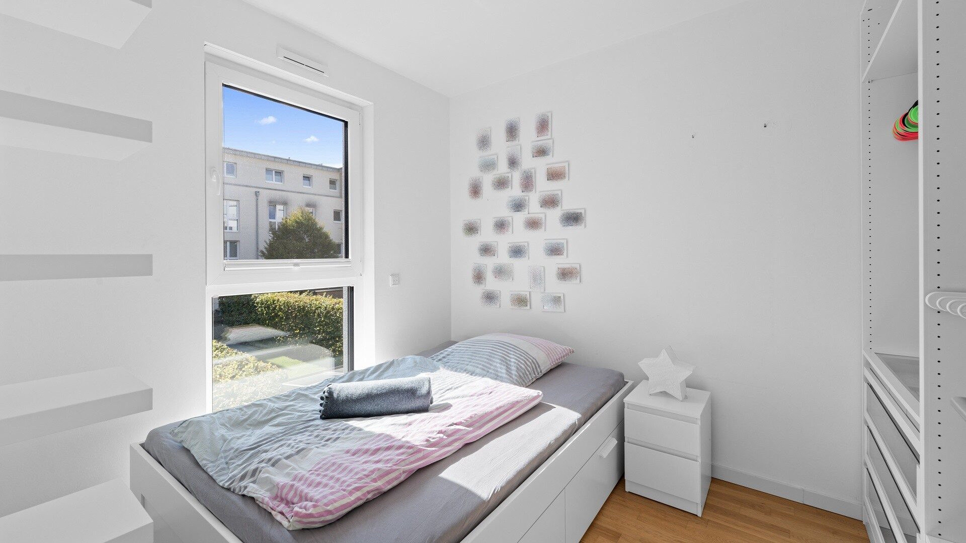Böcker Wohnimmobilien - Immobilienangebot - Essen / Kettwig - Alle - Modernes, energieeffizientes Townhouse von 2018 mit Garten und Dachterrasse
