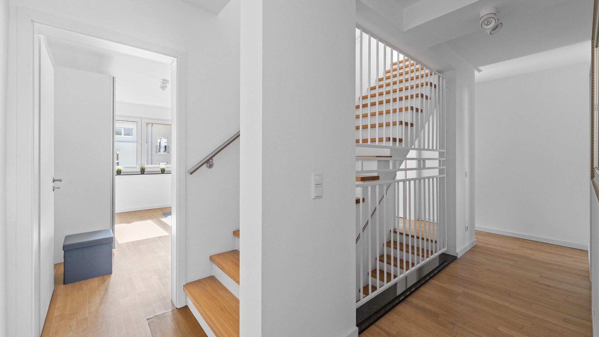 Böcker Wohnimmobilien - Immobilienangebot - Essen / Kettwig - Alle - Modernes, energieeffizientes Townhouse von 2018 mit Garten und Dachterrasse
