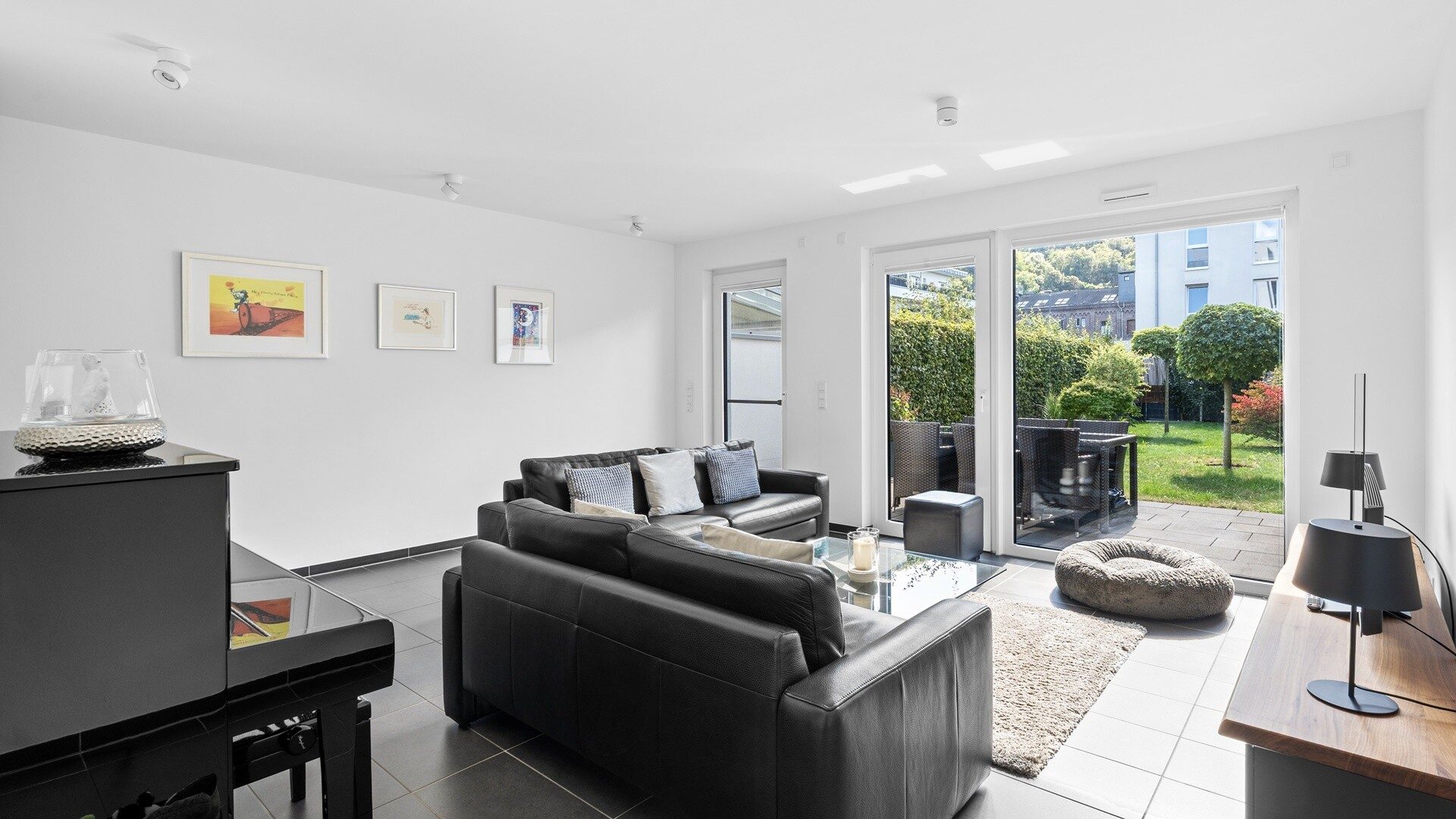 Böcker Wohnimmobilien - Immobilienangebot - Essen / Kettwig - Alle - Modernes, energieeffizientes Townhouse von 2018 mit Garten und Dachterrasse