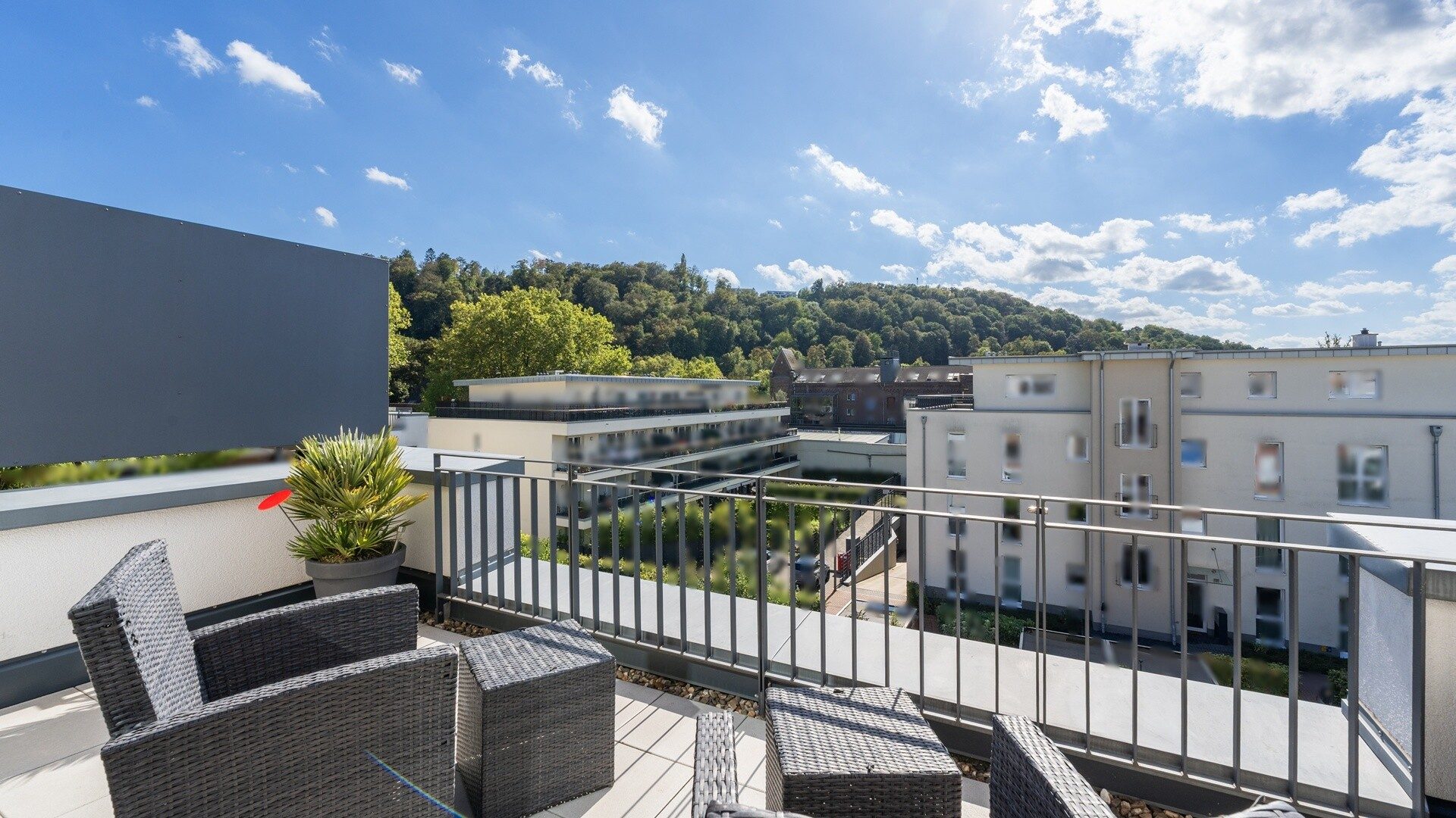 Böcker Wohnimmobilien - Immobilienangebot - Essen / Kettwig - Alle - Modernes, energieeffizientes Townhouse von 2018 mit Garten und Dachterrasse
