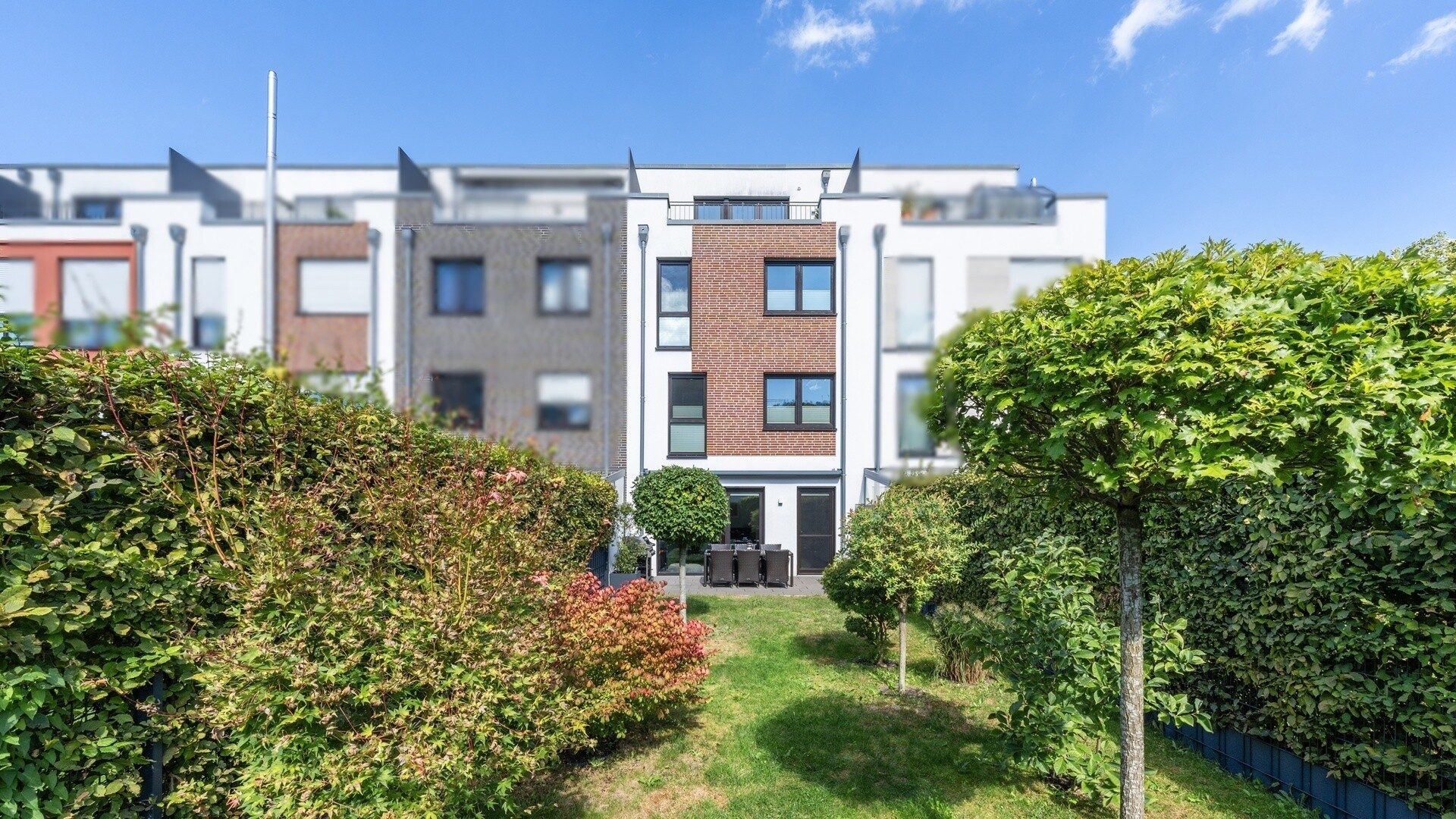 Böcker Wohnimmobilien - Immobilienangebot - Essen / Kettwig - Alle - Modernes, energieeffizientes Townhouse von 2018 mit Garten und Dachterrasse