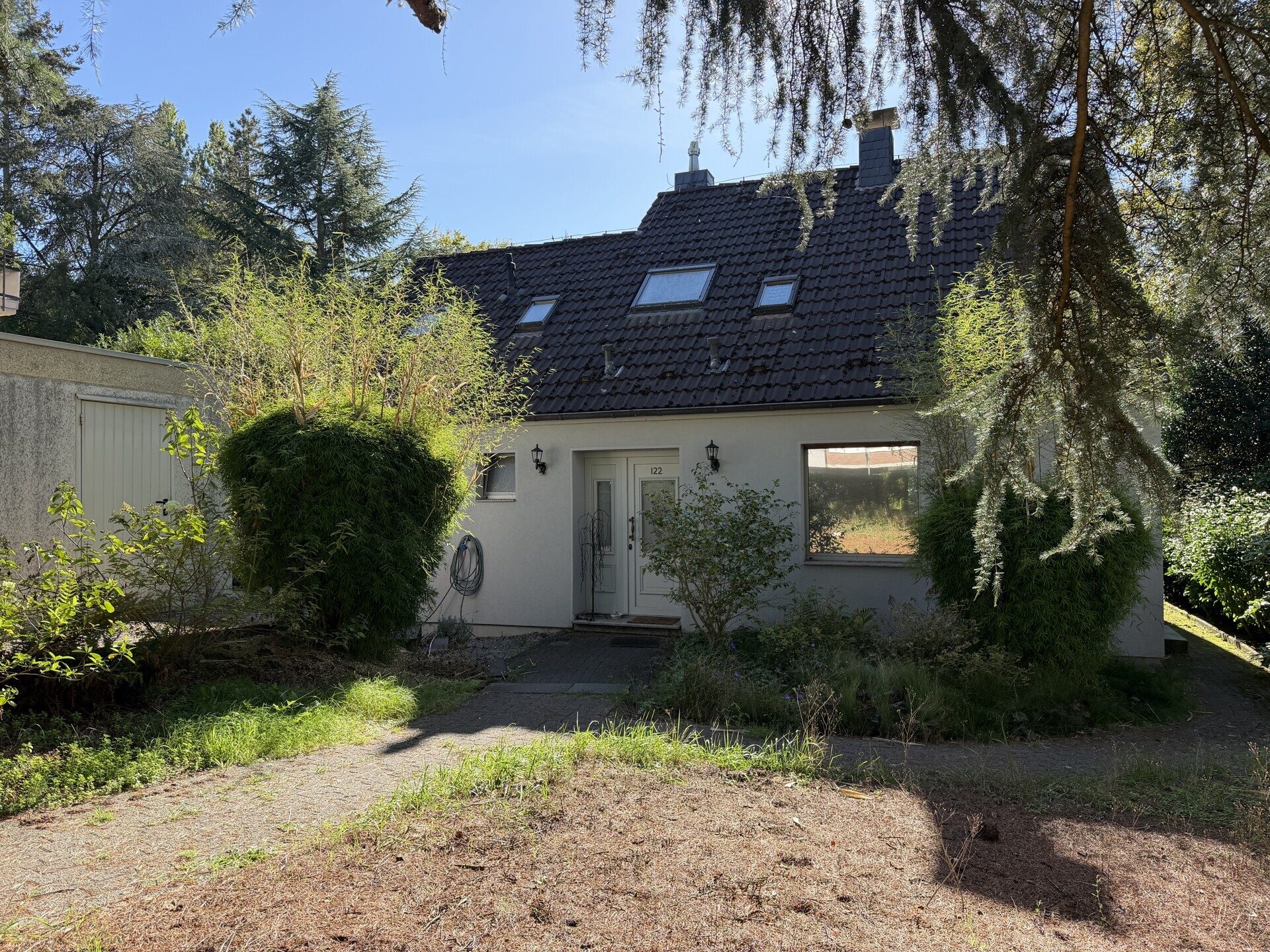 Böcker Wohnimmobilien - Immobilienangebot - Düsseldorf / Unterbach - Alle - Naturnah wohnen mit traumhaftem Garten in Unterbach!