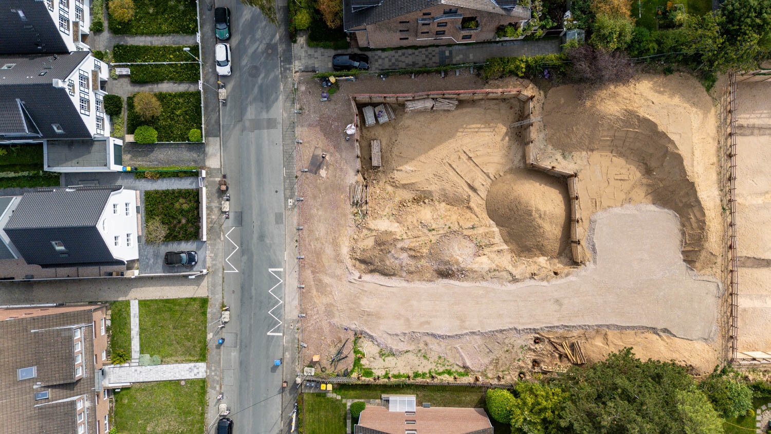 Böcker Wohnimmobilien - Immobilienangebot - Düsseldorf / Wittlaer - Alle - In direkter Rheinnähe, Baugrundstück mit Planung und Baugenehmigung für ein MFH