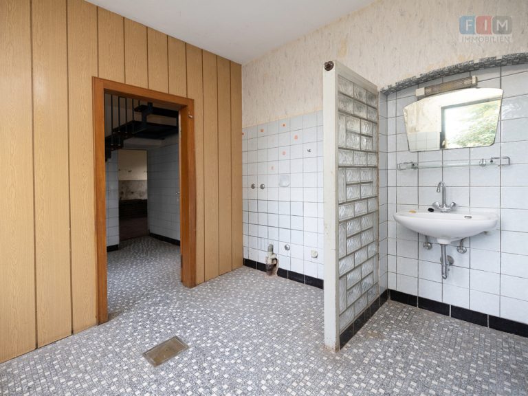 Immobilienangebot - Bad Oeynhausen - Alle - Einmalige Gelegenheit - Ideal als Generationenhaus - Großzügiges Anwesen in Bad Oeynhausen!