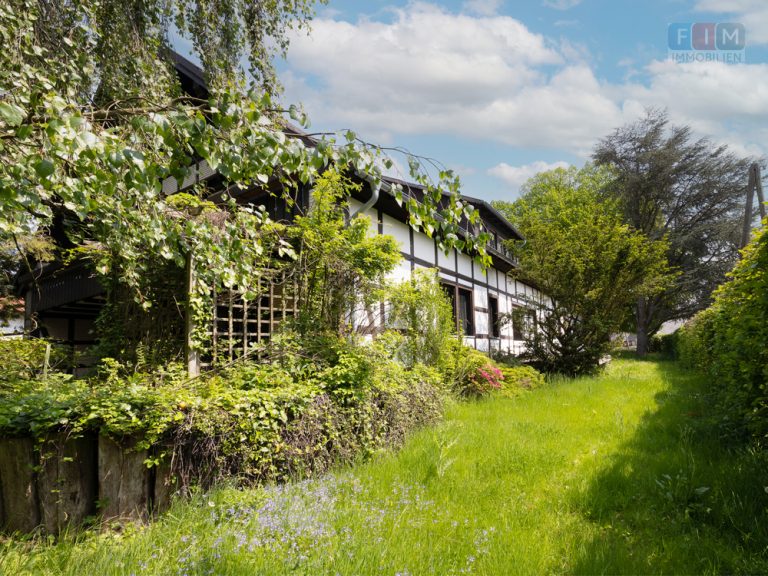Immobilienangebot - Bad Oeynhausen - Alle - Einmalige Gelegenheit - Ideal als Generationenhaus - Großzügiges Anwesen in Bad Oeynhausen!