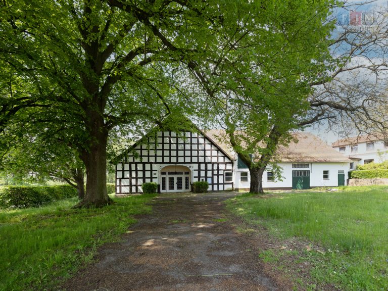Immobilienangebot - Bad Oeynhausen - Alle - Einmalige Gelegenheit - Ideal als Generationenhaus - Großzügiges Anwesen in Bad Oeynhausen!