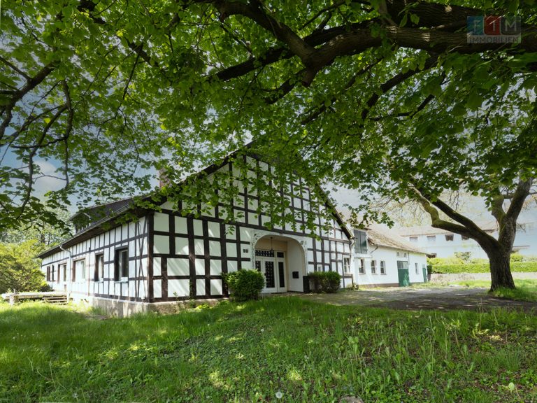 Immobilienangebot - Bad Oeynhausen - Alle - Einmalige Gelegenheit - Ideal als Generationenhaus - Großzügiges Anwesen in Bad Oeynhausen!