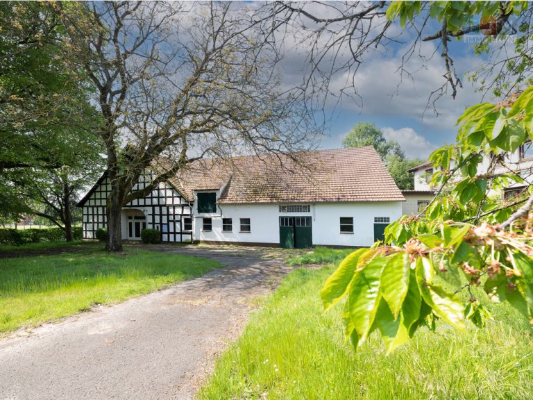 Immobilienangebot - Bad Oeynhausen - Alle - Einmalige Gelegenheit - Ideal als Generationenhaus - Großzügiges Anwesen in Bad Oeynhausen!