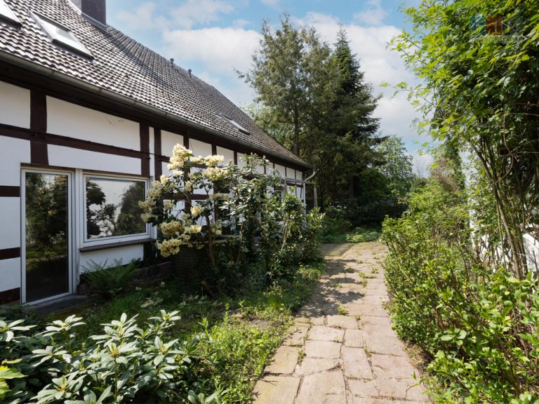 Immobilienangebot - Bad Oeynhausen - Alle - Einmalige Gelegenheit - Ideal als Generationenhaus - Großzügiges Anwesen in Bad Oeynhausen!