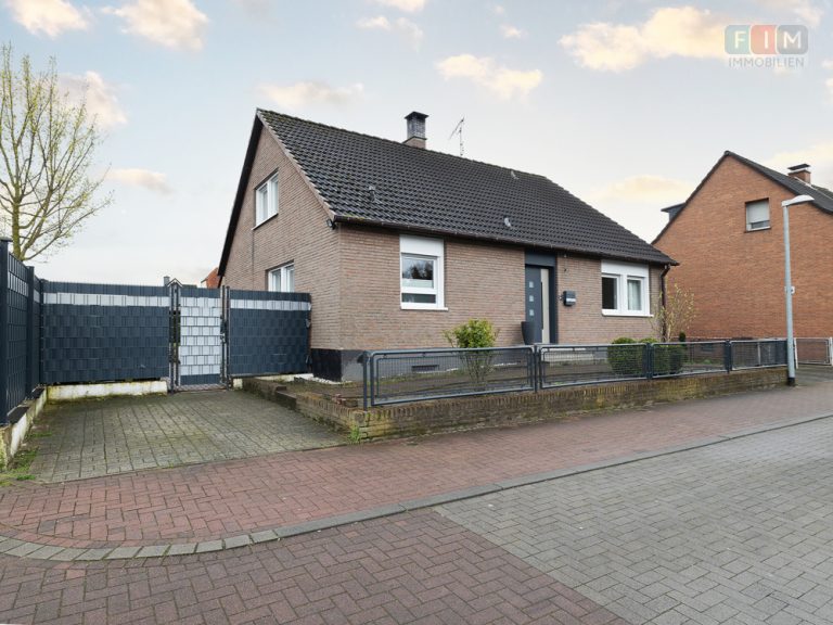 Immobilienangebot - Greven / Reckenfeld - Alle - Einziehen und Wohlfühlen - Modernisiertes Ein- bis Zweifamilienhaus mit viel Platz und Potential
