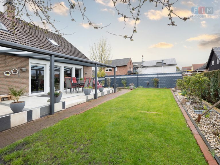 Immobilienangebot - Greven / Reckenfeld - Alle - Einziehen und Wohlfühlen - Modernisiertes Ein- bis Zweifamilienhaus mit viel Platz und Potential