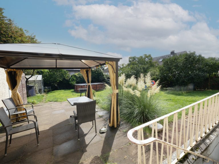 Immobilienangebot - Halle / Künsebeck - Alle - Hier entscheiden Sie: Kapitalanlage, Eigennutzung oder beides - 
Ein Zweifamilienhaus zum renovieren