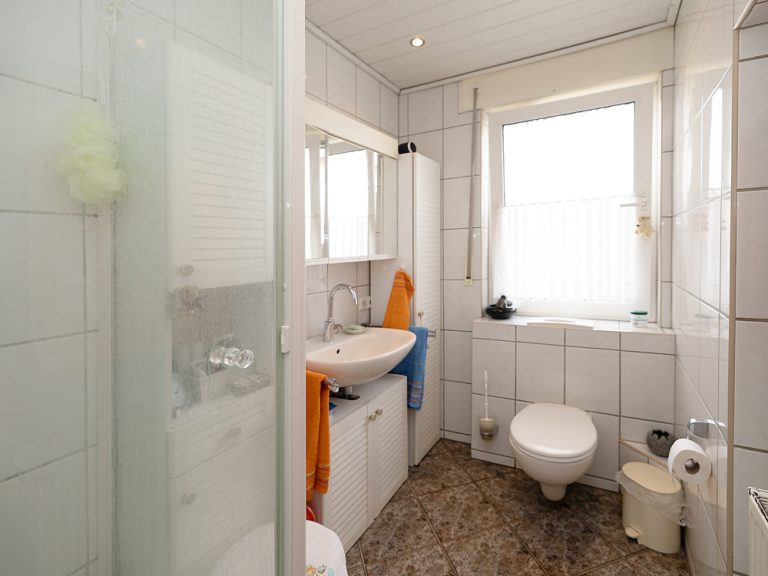 Immobilienangebot - Halle / Künsebeck - Alle - Hier entscheiden Sie: Kapitalanlage, Eigennutzung oder beides - 
Ein Zweifamilienhaus zum renovieren