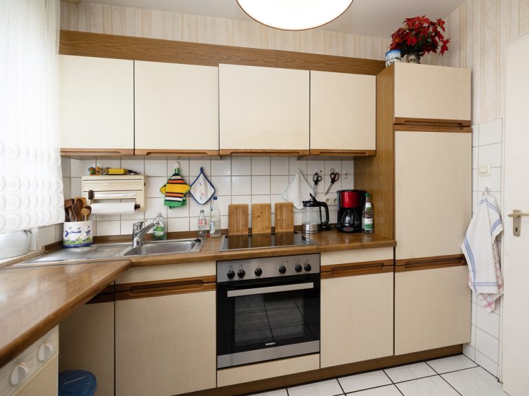 Immobilienangebot - Halle / Künsebeck - Alle - Hier entscheiden Sie: Kapitalanlage, Eigennutzung oder beides - 
Ein Zweifamilienhaus zum renovieren