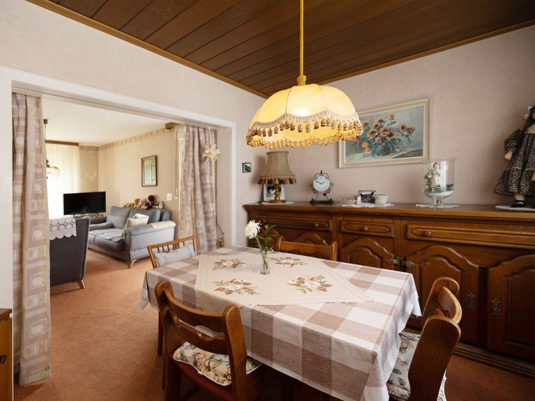 Immobilienangebot - Halle / Künsebeck - Alle - Hier entscheiden Sie: Kapitalanlage, Eigennutzung oder beides - 
Ein Zweifamilienhaus zum renovieren