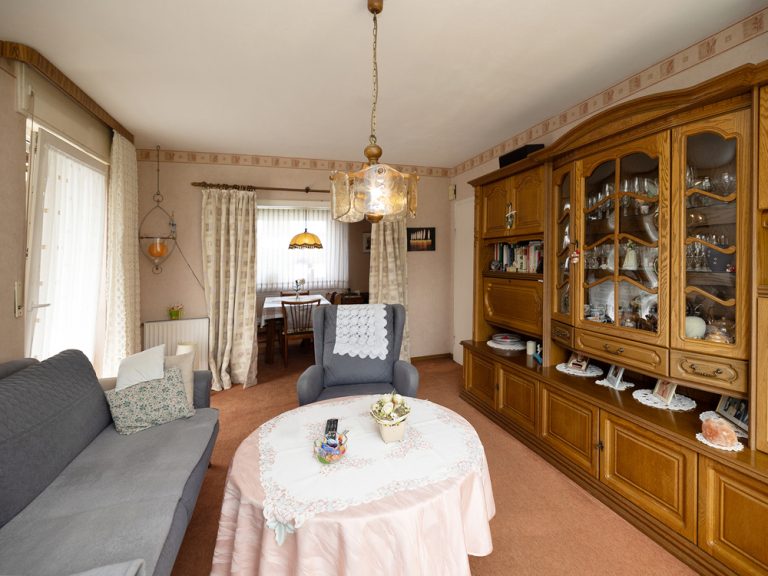 Immobilienangebot - Halle / Künsebeck - Alle - Hier entscheiden Sie: Kapitalanlage, Eigennutzung oder beides - 
Ein Zweifamilienhaus zum renovieren