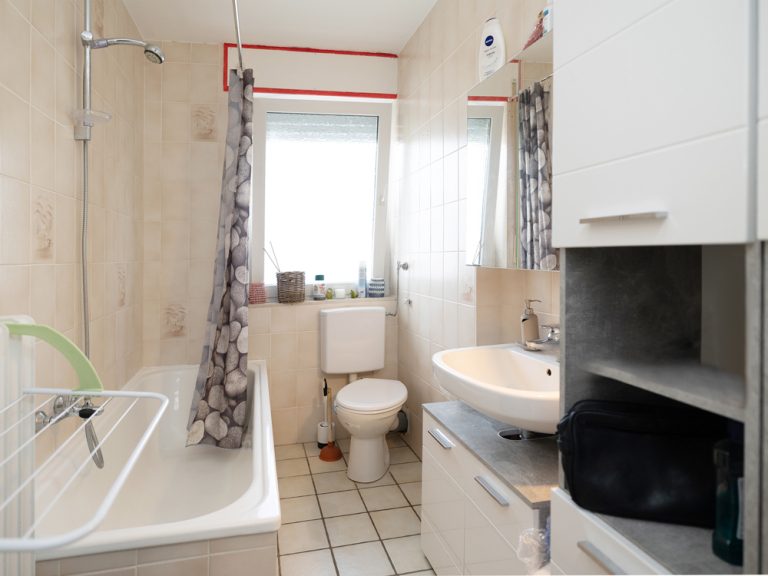 Immobilienangebot - Halle / Künsebeck - Alle - Hier entscheiden Sie: Kapitalanlage, Eigennutzung oder beides - 
Ein Zweifamilienhaus zum renovieren
