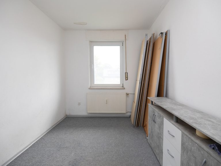 Immobilienangebot - Halle / Künsebeck - Alle - Hier entscheiden Sie: Kapitalanlage, Eigennutzung oder beides - 
Ein Zweifamilienhaus zum renovieren