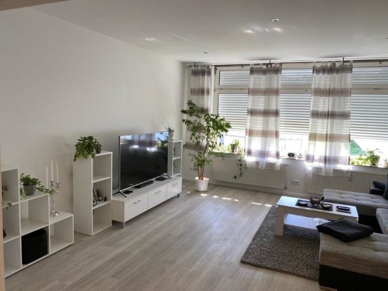 Immobilienangebot - Barntrup - Alle - IST-Faktor unter 10! Vierfamilienhaus + Büro + großer Gewerbehalle, voll vermietet, inkl. PV-Anlage!