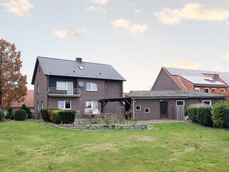 Immobilienangebot - Alfhausen - Alle - Großzügiges Einfamilienhaus auf sonnigem Grundstück mit Bauplatz für zukünftige Projekte!