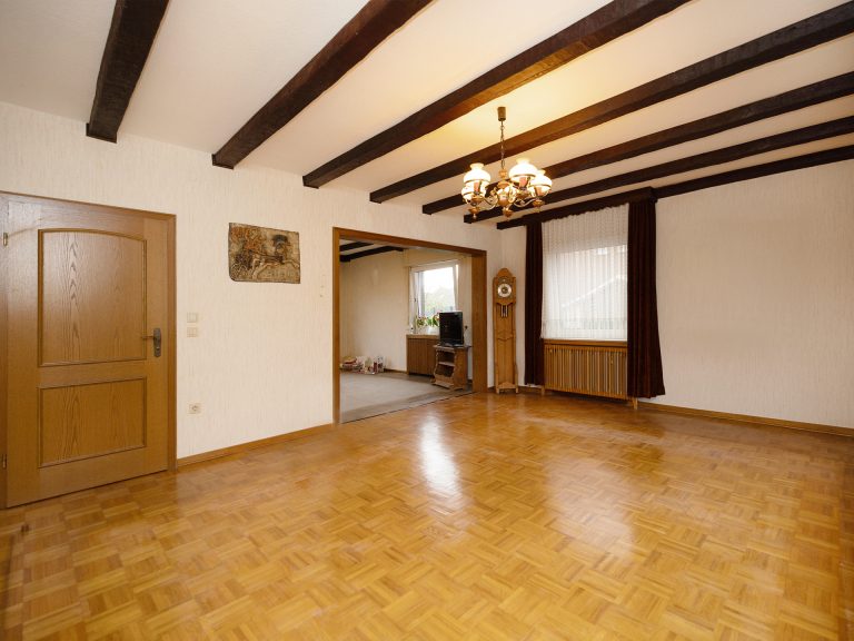 Immobilienangebot - Alfhausen - Alle - Großzügiges Einfamilienhaus auf sonnigem Grundstück mit Bauplatz für zukünftige Projekte!