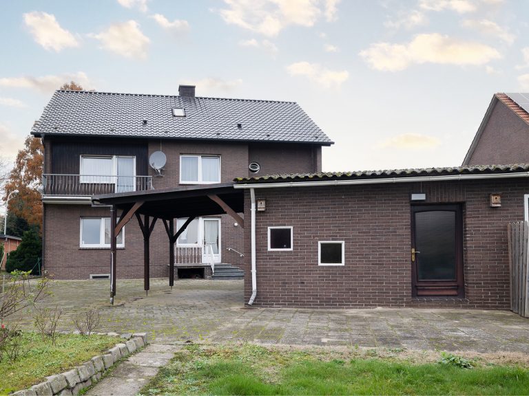 Immobilienangebot - Alfhausen - Alle - Großzügiges Einfamilienhaus auf sonnigem Grundstück mit Bauplatz für zukünftige Projekte!