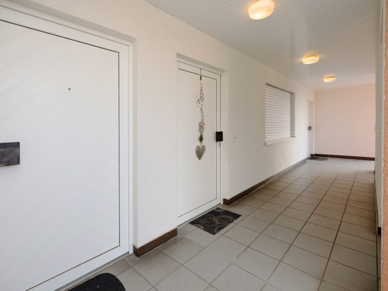 Immobilienangebot - Hiddenhausen / Oetinghausen - Alle - Auf’s richtige Pferd setzen! 15-Parteienhaus in Hiddenhausen