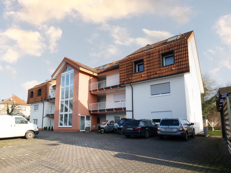 Immobilienangebot - Hiddenhausen / Oetinghausen - Alle - Auf’s richtige Pferd setzen! 15-Parteienhaus in Hiddenhausen