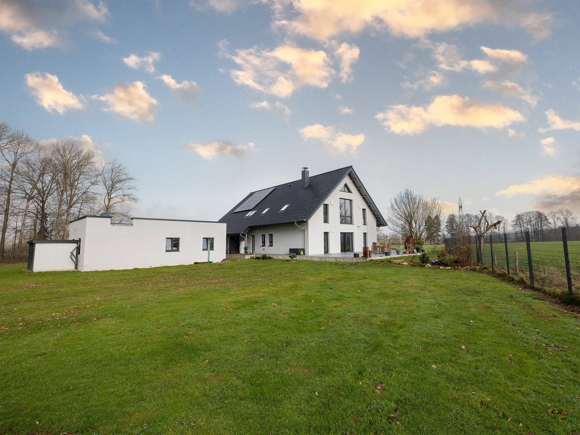 Immobilienangebot - Melle - Alle - Kernsaniertes Einfamilienhaus in Melle mit Einliegerwohnung - ruhig gelegen und viel Privatsphäre