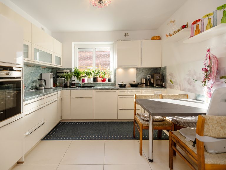 Immobilienangebot - Gütersloh - Alle - Großzügiges Zweifamilienhaus: Ideal für Familien mit Platz für mehrere Generationen