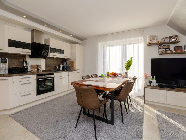 Immobilienangebot - Gütersloh - Alle - Großzügiges Zweifamilienhaus: Ideal für Familien mit Platz für mehrere Generationen