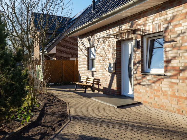 Immobilienangebot - Gütersloh - Alle - Großzügiges Zweifamilienhaus: Ideal für Familien mit Platz für mehrere Generationen