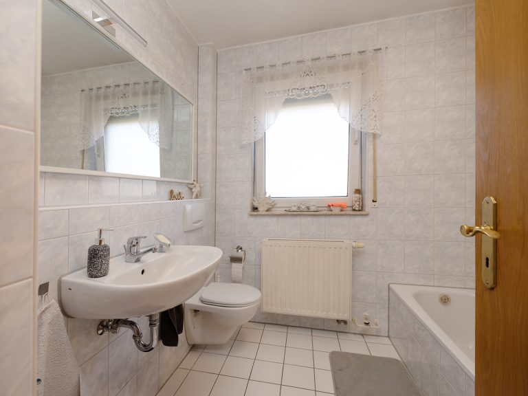 Immobilienangebot - Holdorf - Alle - Attraktives Mehrfamilienhaus mit 8 Wohneinheiten - Kapitalanlage mit Potenzial in Holdorf!