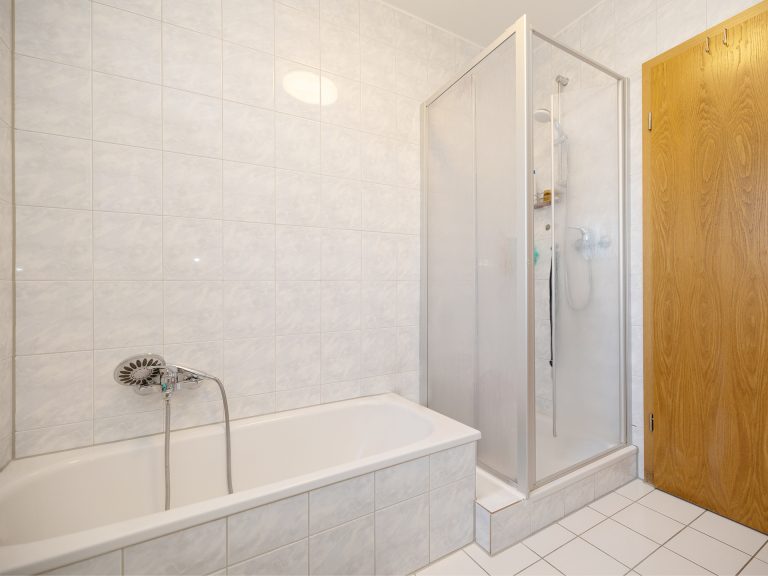 Immobilienangebot - Holdorf - Alle - Attraktives Mehrfamilienhaus mit 8 Wohneinheiten - Kapitalanlage mit Potenzial in Holdorf!