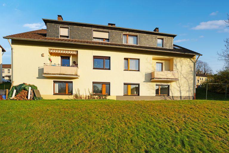 Immobilienangebot - Burscheid - Alle - Sanierte 2-Zimmer-Wohnung mit Weitblick – Kapitalanlage mit Potenzial in gepflegtem Wohnumfeld